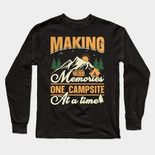 Camping design Making memories one campsite at a time Long Sleeve T-Shirt